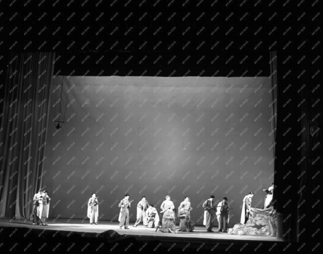 Kultúra - A Koreai Néphadsereg Ének- és Táncegyüttese az Operában