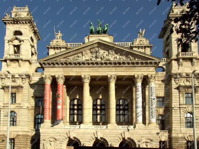 Budapest - Műemlék épület - Néprajzi múzeum