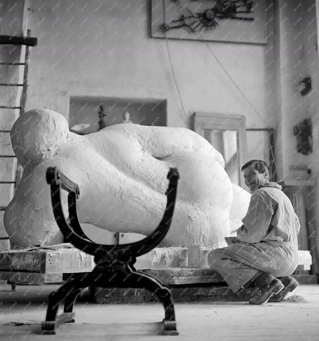 Kultúra - Megyeri Barna szobrászművész