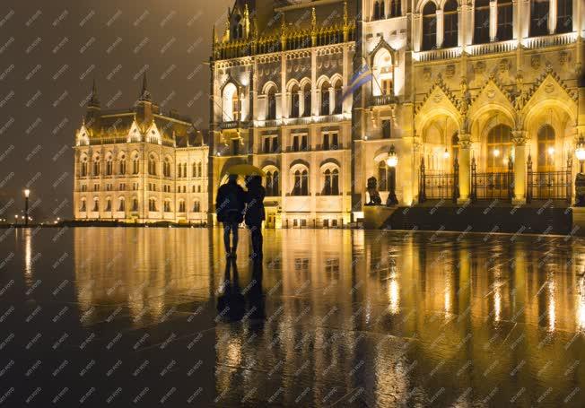 Életkép - Budapest - Séta az esőben