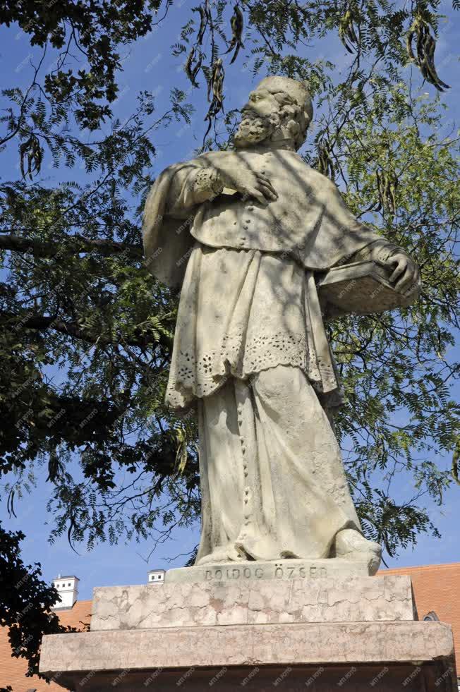 Esztergom - Boldog Özséb szobor