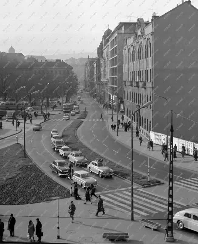 Közlekedés - Déli csúcsforgalom Budapesten