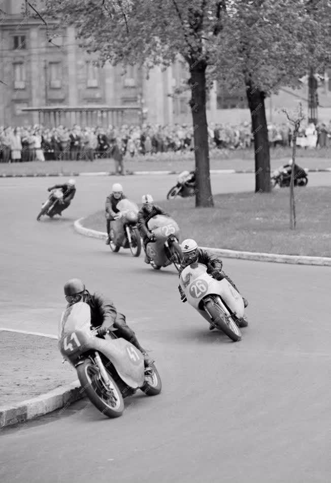 Sport - Gyorsasági motorkerékpár verseny