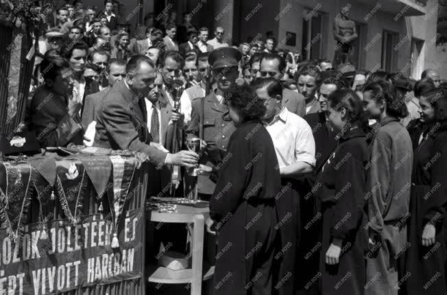 Sport - Futás - Béke-staféta a Városligetnél