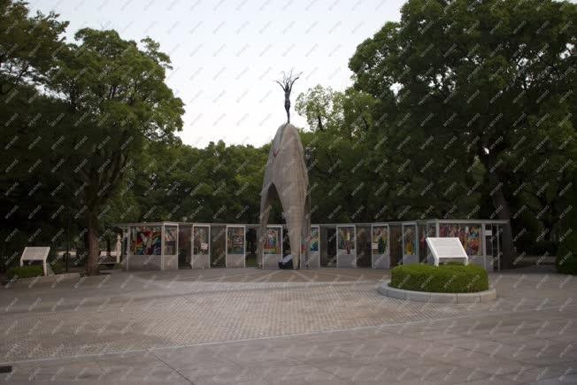 Hirosima - Az atombomba gyermek áldozatainak emlékműve