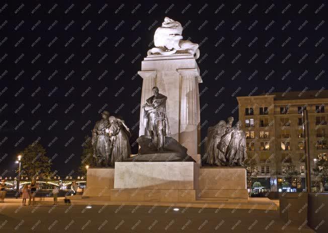 Budapest - Gróf Tisza István szobra
