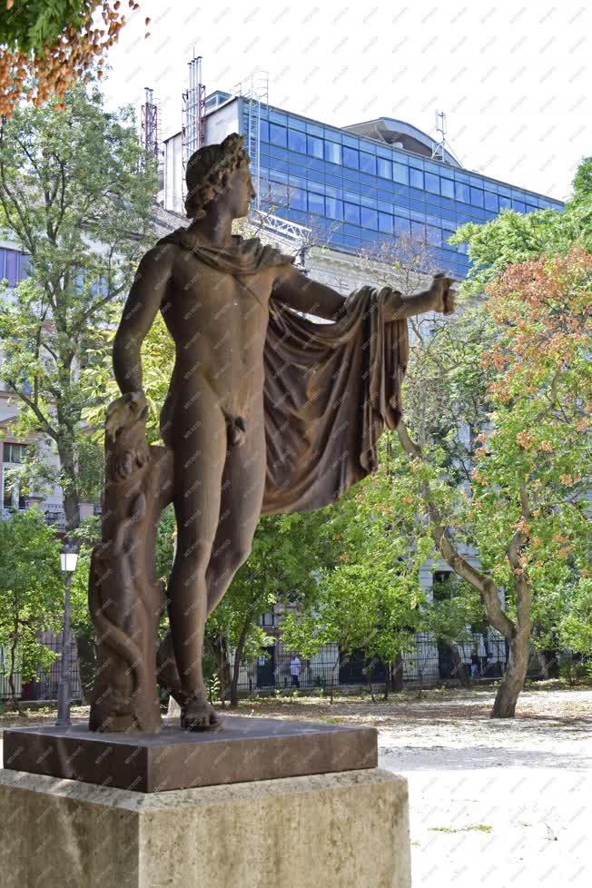 Köztéri szobor - Budapest - Belvederi Apolló szobra