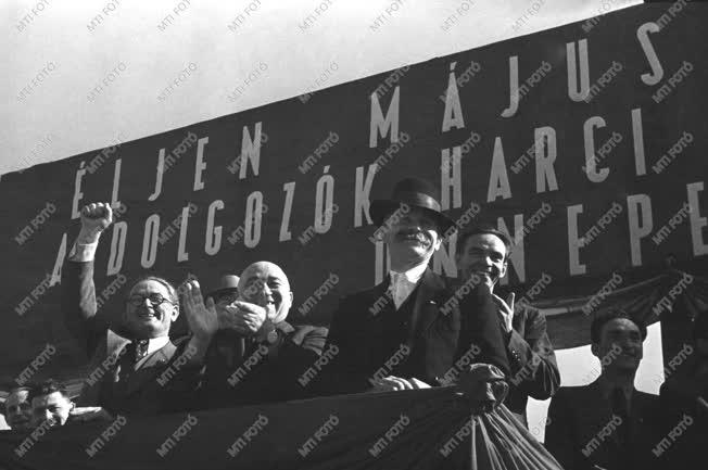Ünnepség - Május elsejei ünnepségek Budapesten - 1946