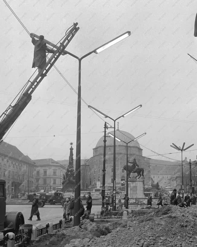 Városkép - Közmű - Fénycső közvilágítás Pécsen