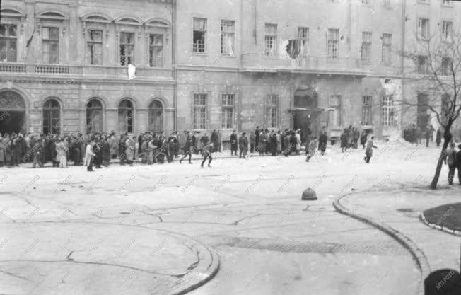 Ötvenhat emléke - A Köztársaság téri pártház ostroma