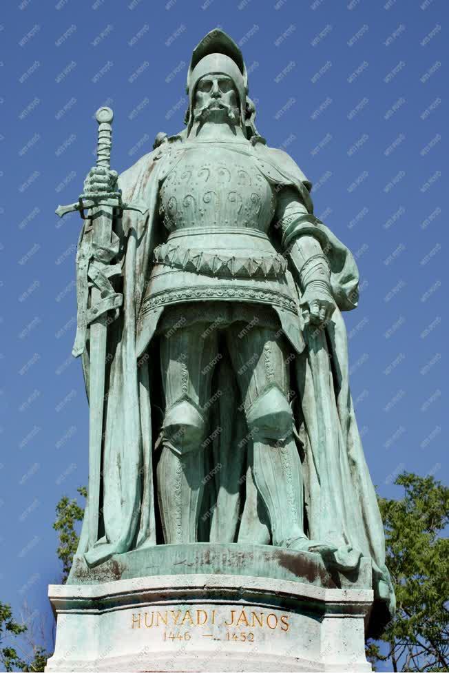 Budapest - Köztéri szobor