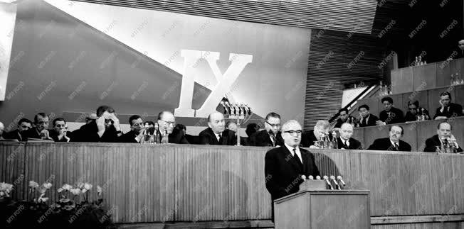 Belpolitika - Az MSZMP IX. kongresszusa