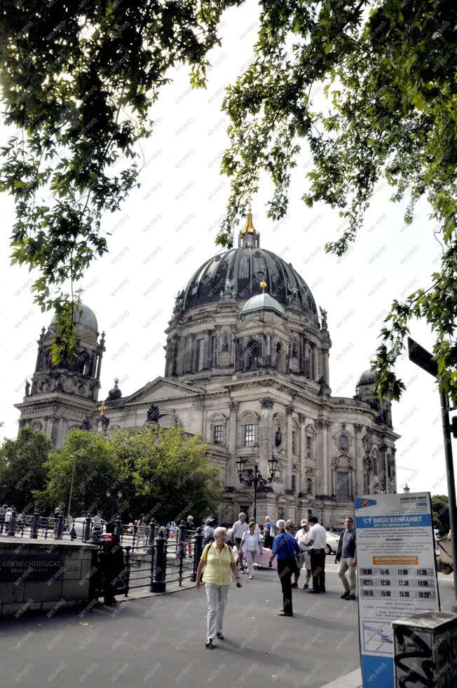 Egyházi épület - Berlin - A berlini dóm épülete