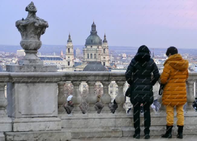 Városkép - Budapest - Turisták a Budai Várban