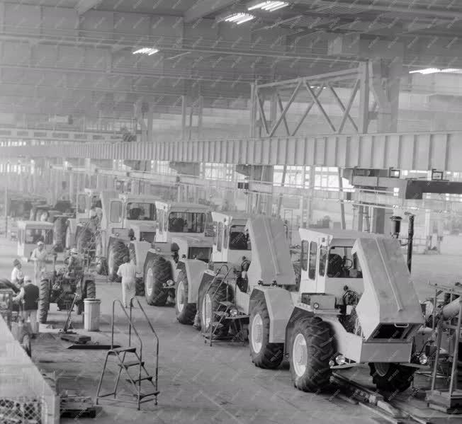 Ipar - Rába Steiger traktorok a Vörös Csillag Gépgyárban