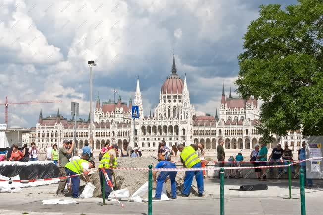 Árvíz - Budapest - Árvízi védekezés a Batthyány téren