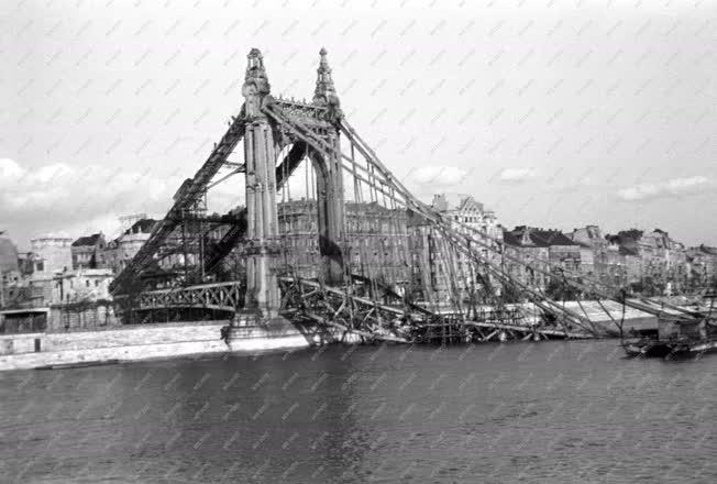 Városkép - A romos Erzsébet híd