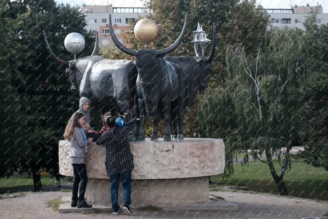 Városkép - Budapest - Monda, Bikák című szobor