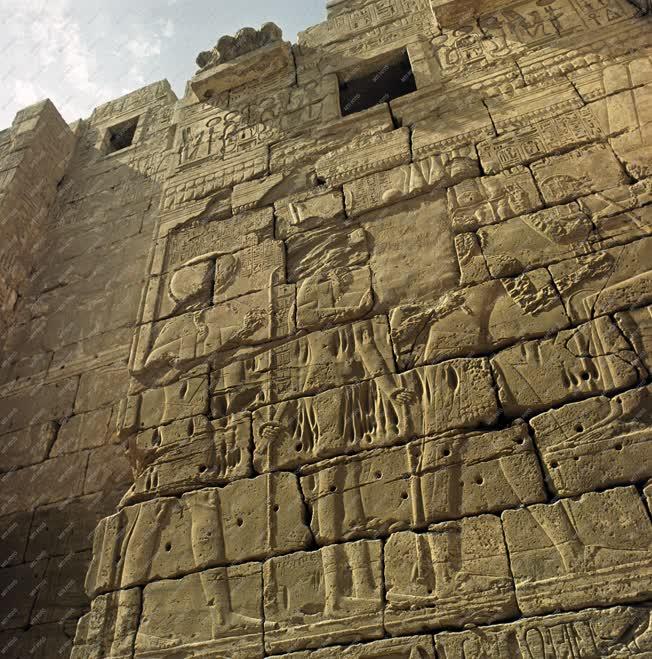 EAK - Egyiptomi útiképek - Luxor - Karnaki templom