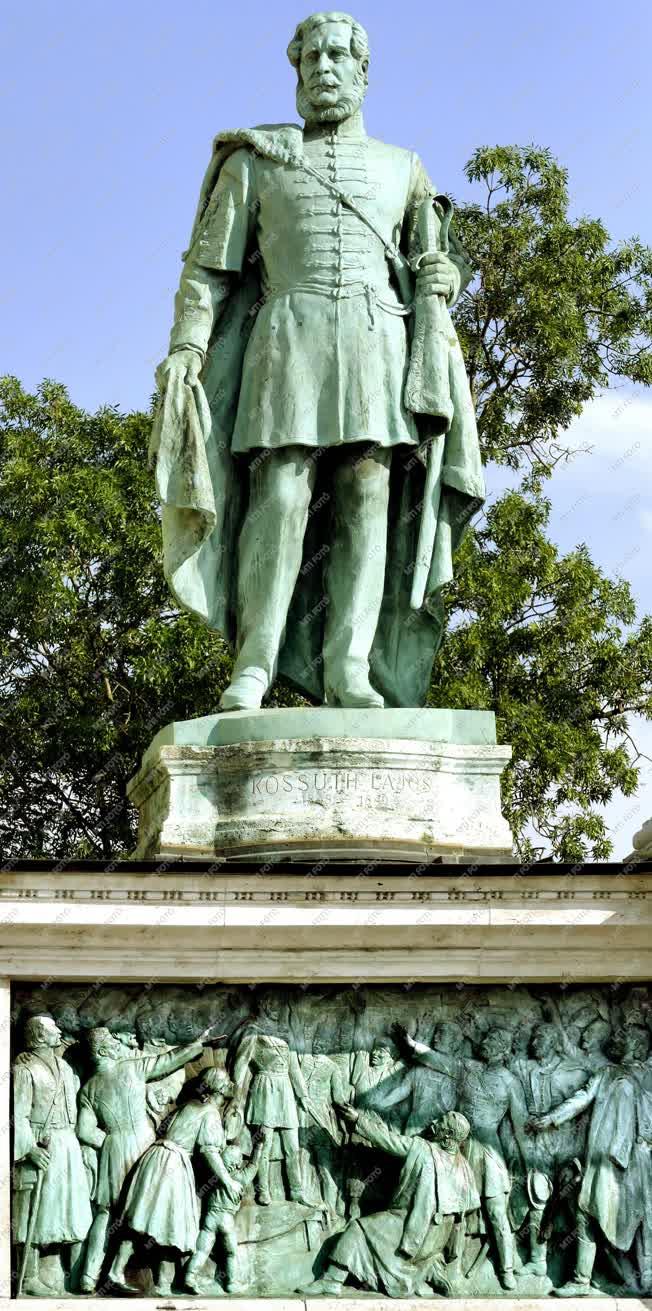 Kultúra - Budapest - Kossuth Lajos szobra és emléktáblája a Hősök terén