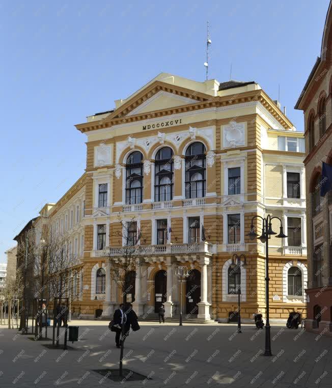 Épület - Budapest - Az Óbudai Egyetem épülete