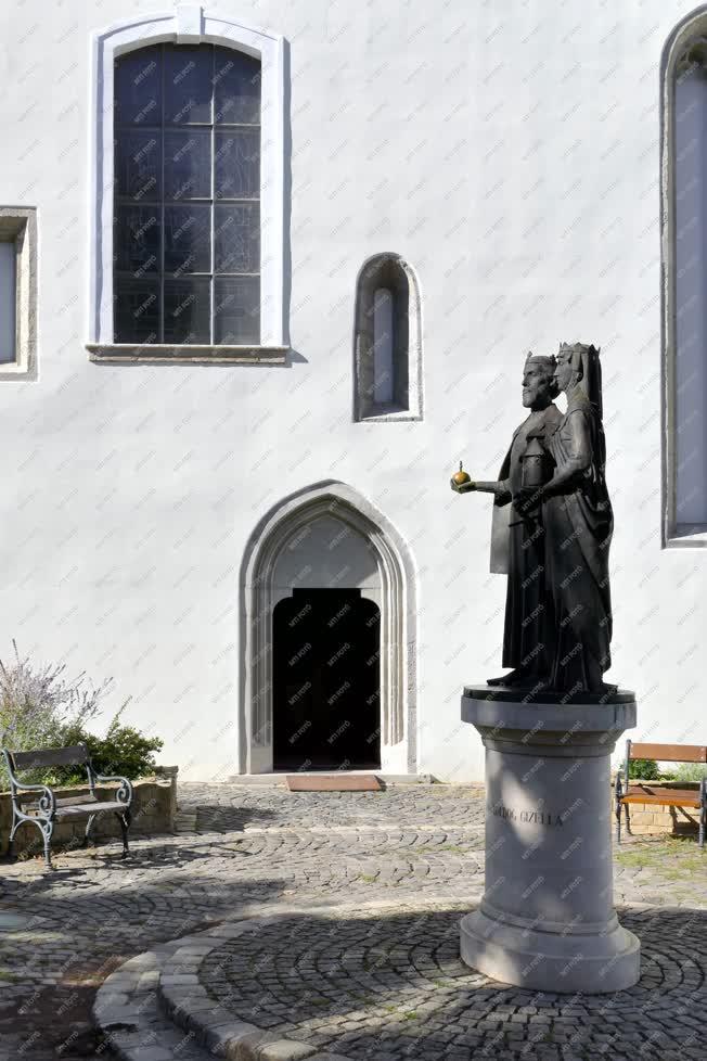 Köztéri szobor - Nagymaros - Szent István és Gizella szobra