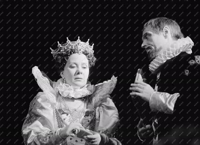 Kultúra - F. Bruckner: Angliai Erzsébet című drámája - Vígszinház