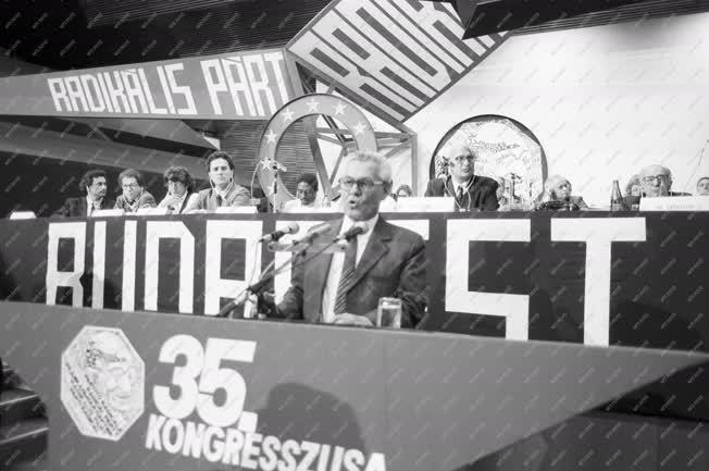 Tanácskozás - Az olasz Radikális Párt kongresszusa Budapesten