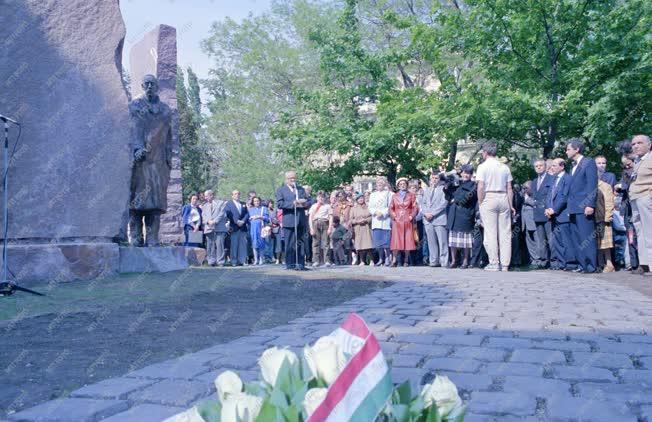 Kultúra - Holokauszt - Raoul Wallenberg emlékműve