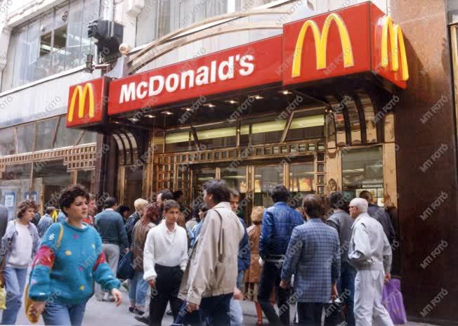 Vendéglátóipar - 20 éve nyílt meg a budapesti McDonald's 