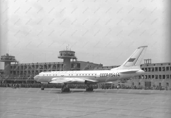 Gazdaság - Az új szovjet repülő Budapesten