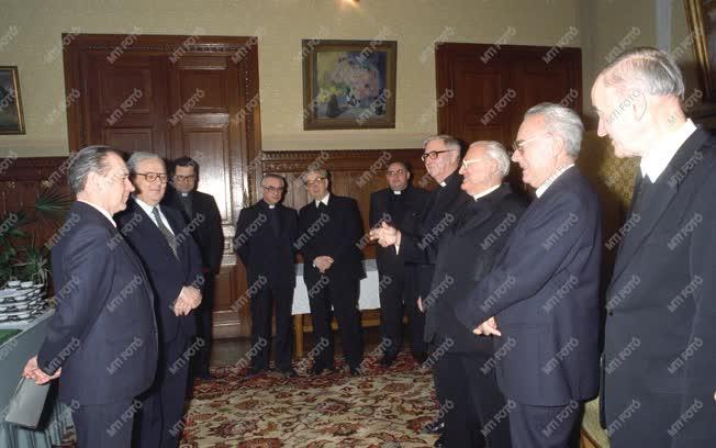 Belpolitika - Grósz Károly megbeszélése egyházi vezetőkkel