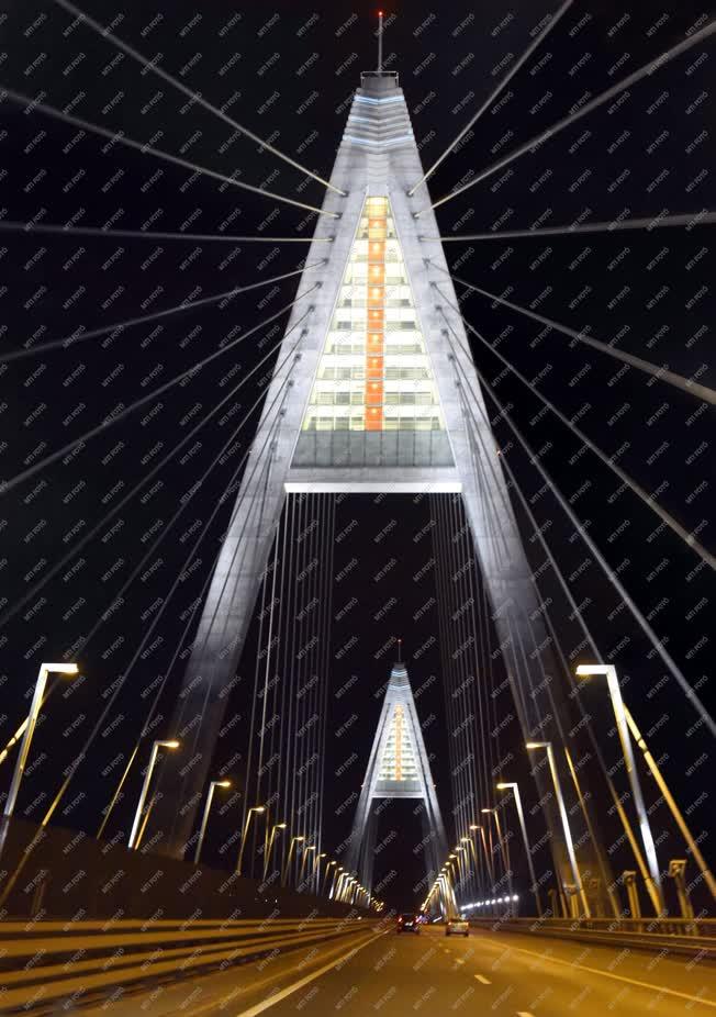 Közlekedés - Budakalász - A kivilágított Megyeri híd