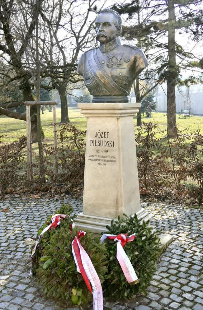 Emlékmű - Budapest - Pilsudski-szobor