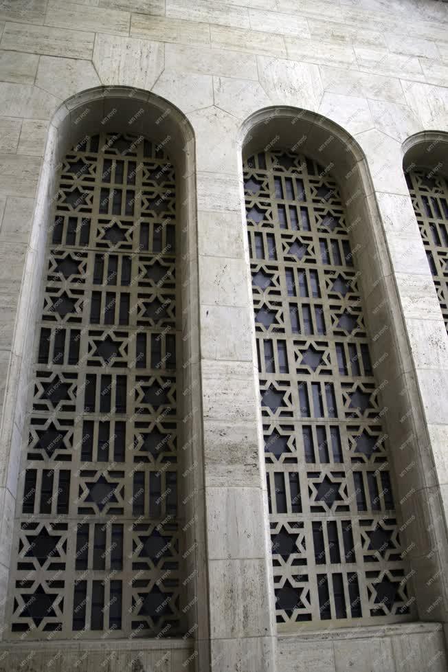 Egyházi épület - Budapest - A Dohány utcai zsinagóga 