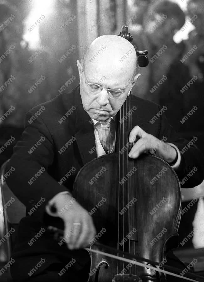 Komolyzene - Pablo Casals spanyol gordonkaművész