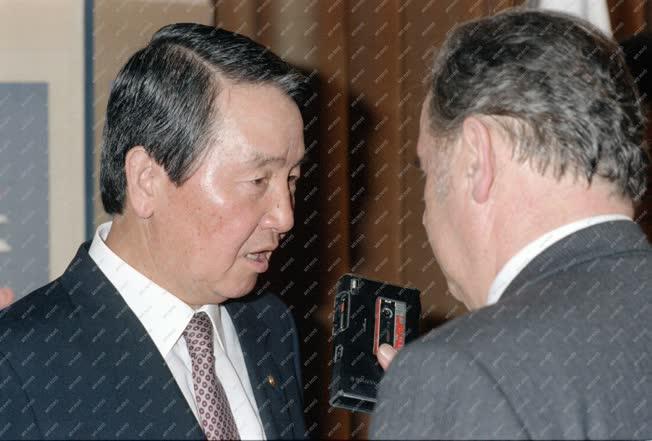 Külkapcsolat - Han Tak Cse, a Koreai Köztársaság budapesti nagykövete fogadást adott