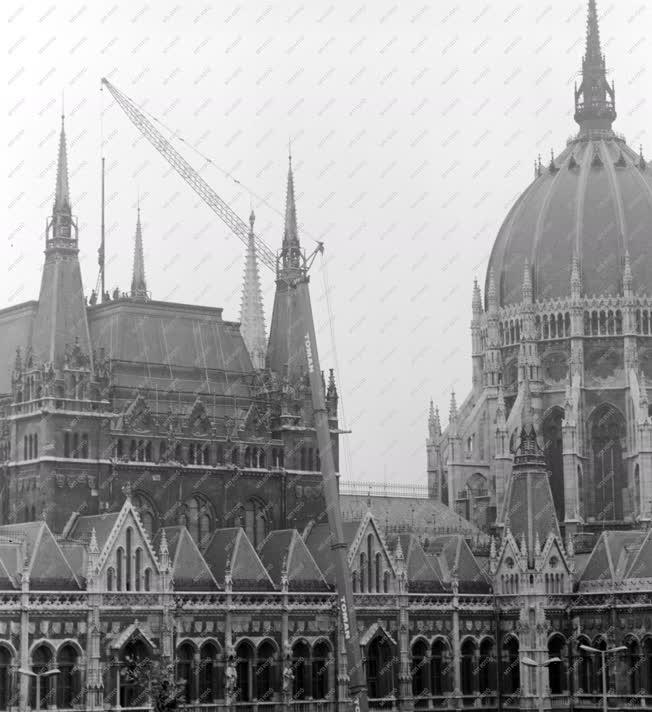 Építőipar - A Parlament felújítása
