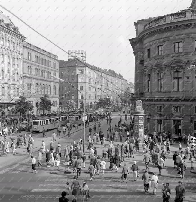 Városkép - Budapest - Blaha Lujza tér