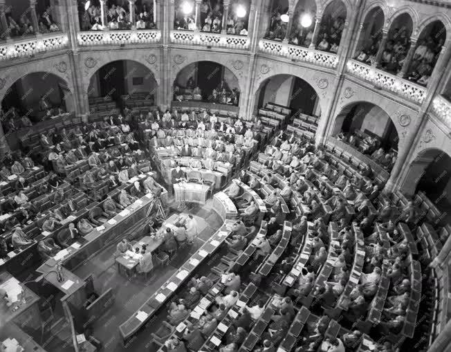 Belpolitika - Országgyűlés - Ülésezik a Parlament