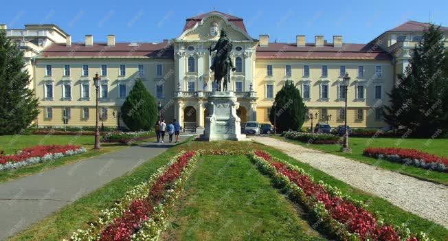 Felsőoktatás - Gödöllő - A Szent István Egyetem főépülete