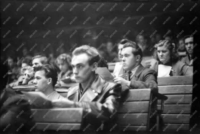 Belpolitika - 1956-os forradalom - Gyűlés a Műszaki Egyetemen