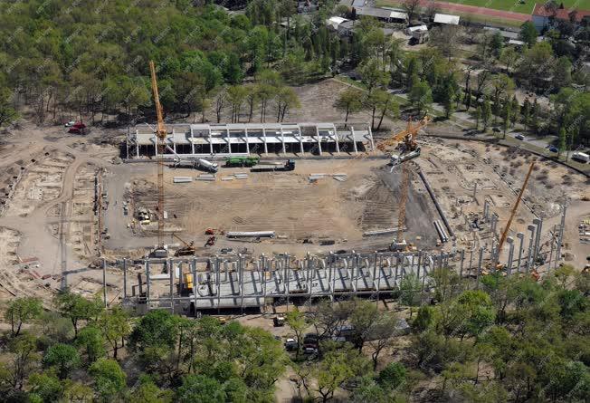 Sportlétesítmény - Debrecen - Épül a Nagyerdei Stadion 