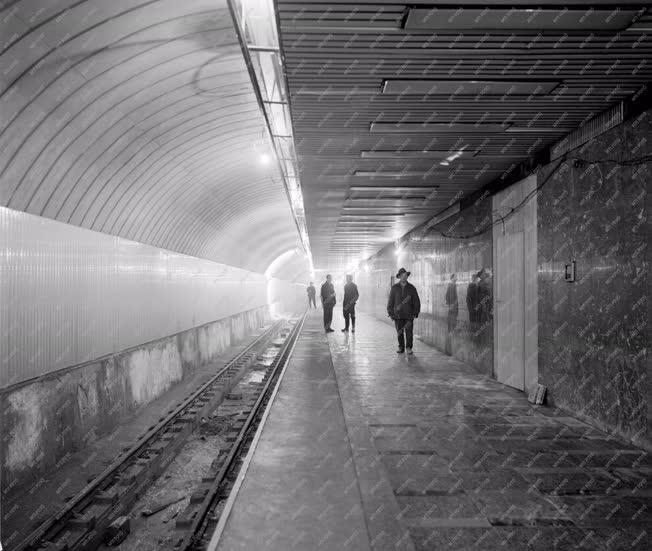 Városkép-életkép - Közlekedés - A metró Baross téri állomása