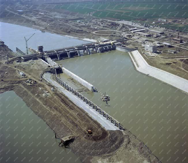 Ipar - Energia - Épül a Tisza II. vízlépcső