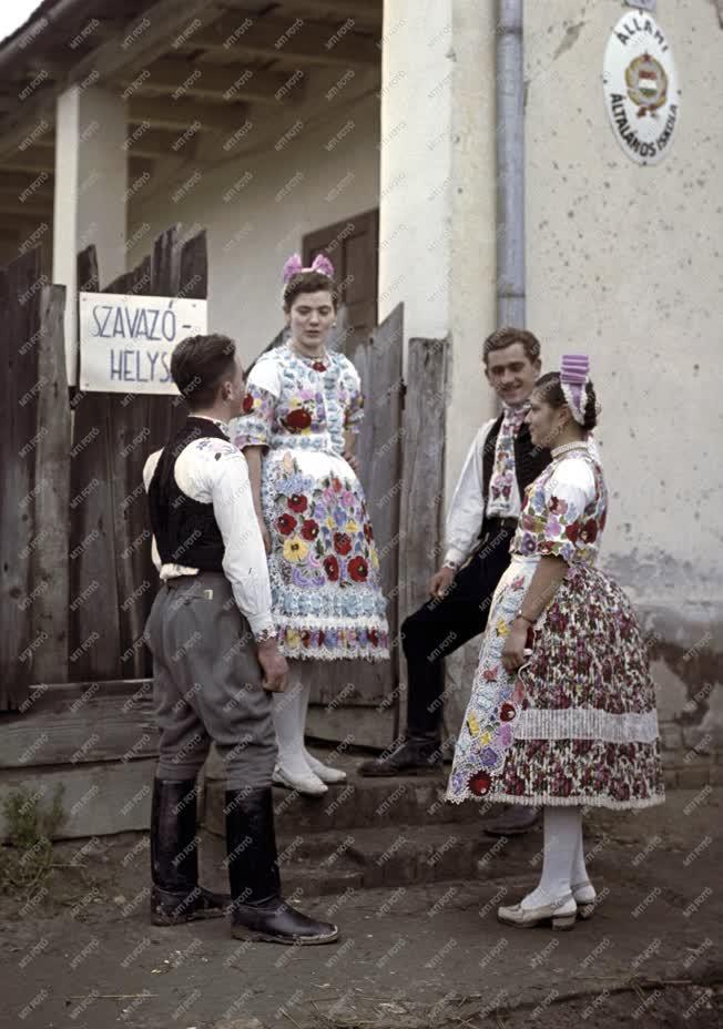 Folklór - Népviselet - Kalocsa vidéki népviselet