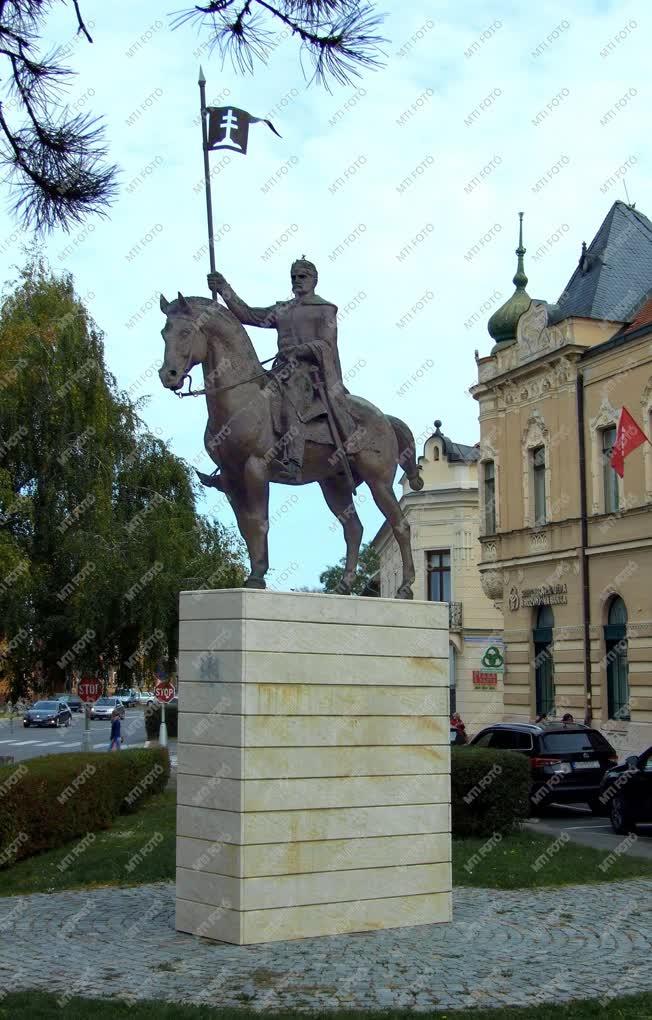 Köztéri szobor - Révkomárom - Szent István lovas szobra