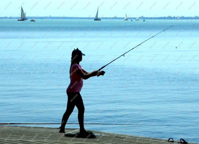 Életkép - Balatonfüred - Fiatal horgász a Balatonnál
