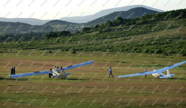 Sport - Repülés -  Vitorlázórepülők a Hármashatár-hegyen