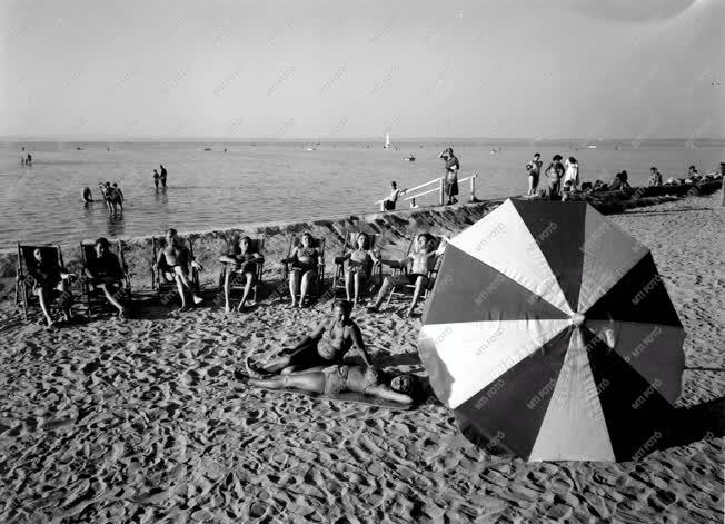 Szabadidő - Nyaralás a Balatonnál